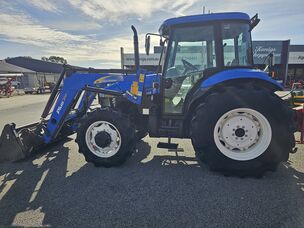 USED NEW HOLLAND TD80D TRACTOR WITH LOADER