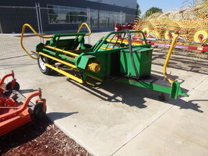 USED SCORPION ROUND BALE FEEDER