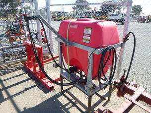 USED SILVAN 300L 12V LINKAGE SPRAYER WITH BOOMLESS NOZZLE