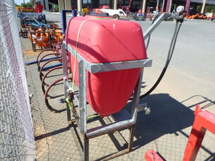 USED SILVAN 300L 12V LINKAGE SPRAYER WITH BOOMLESS NOZZLE
