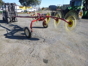 USED VICON 6 WHEEL TRAILING HAY RAKE