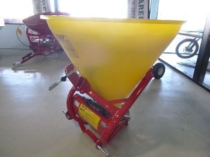 cosmo pl500 linkage spreader with polly hopper